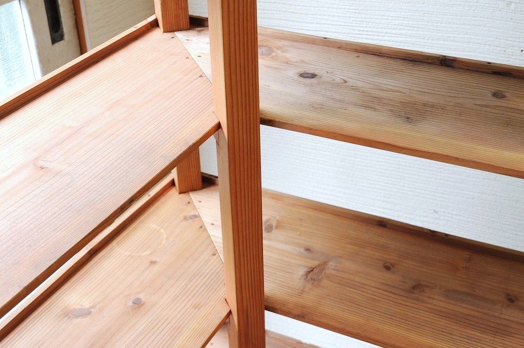 アンティーク家具　古い木味の引き出し付きL型飾り棚