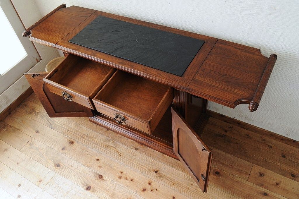 アンティーク家具　イーセンアーレン社製のバタフライサイドテーブル