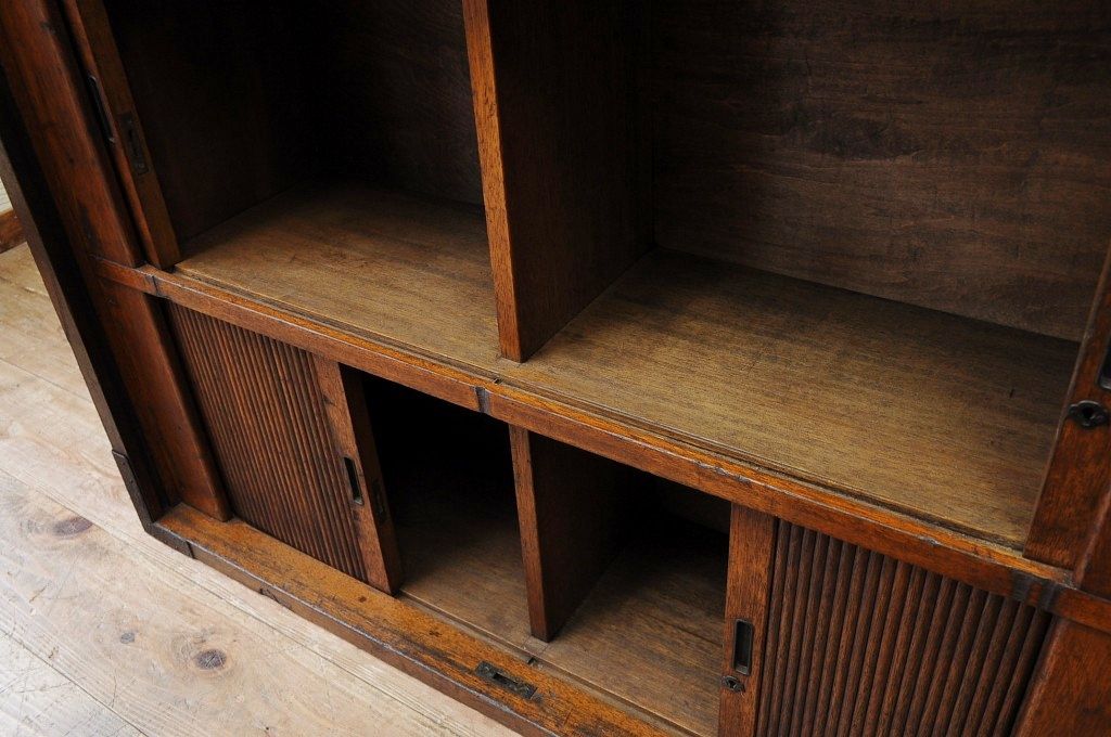 アンティーク家具　希少!古い質屋の頑丈なシャッター収納棚(蛇腹)