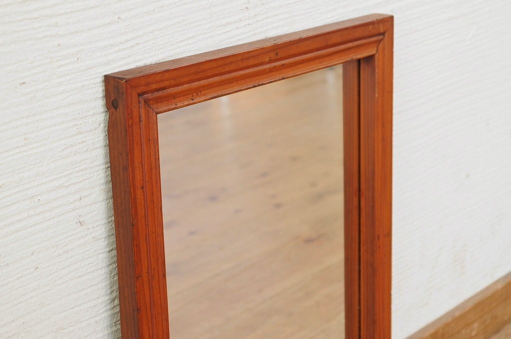 古い木の小振りな鏡1