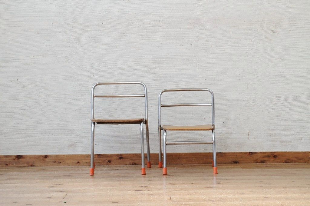 アンティーク家具　古い幼稚園の椅子2脚セット