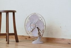 アンティーク雑貨　レトロな卓上扇風機　日立
