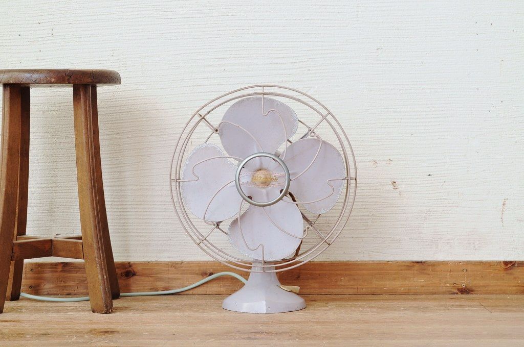 アンティーク雑貨　レトロな卓上扇風機　日立