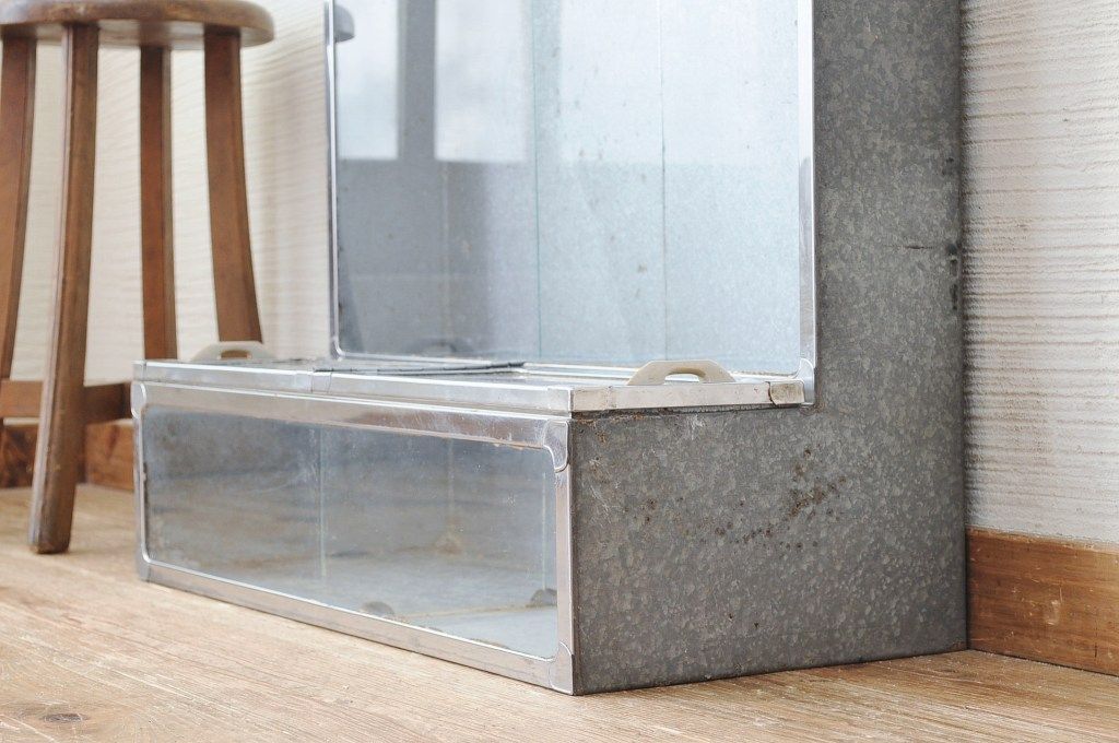 アンティーク家具　珍品!古いブリキのガラスケース2