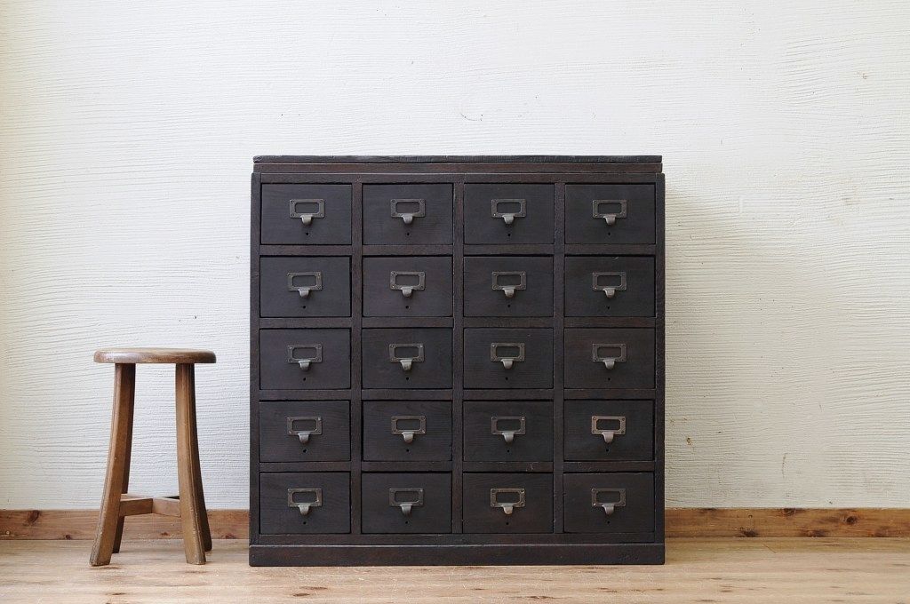 アンティーク家具　工業系・古い工場のシックな引き出し(小物収納)