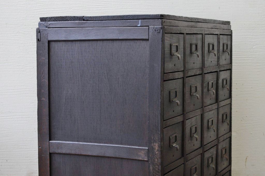 アンティーク家具　工業系・古い工場のシックな引き出し(小物収納)