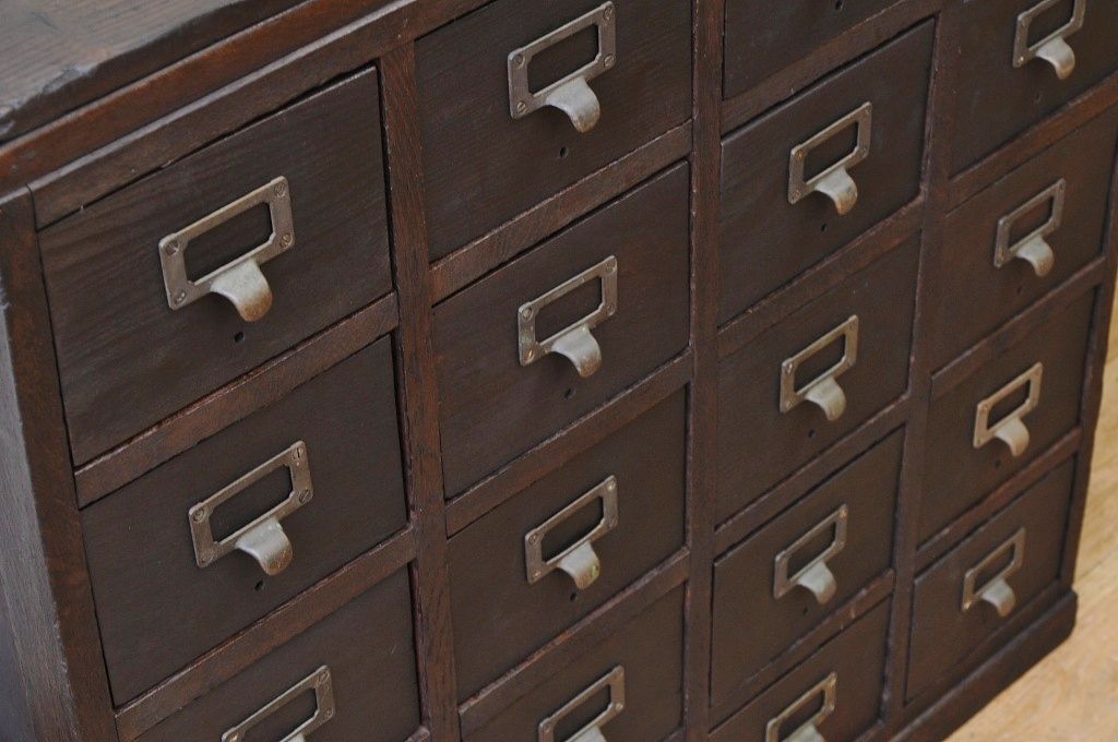 アンティーク家具　工業系・古い工場のシックな引き出し(小物収納)