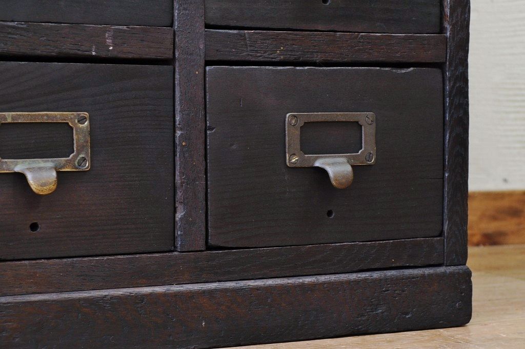 アンティーク家具　工業系・古い工場のシックな引き出し(小物収納)