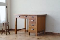 アンティーク家具　古い木の大振りな片袖机