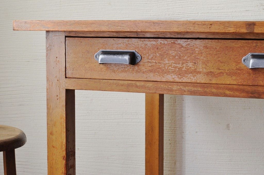 アンティーク家具　古い木の大振りな片袖机