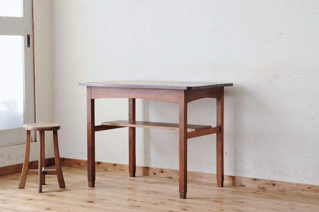 ★古い雑貨屋のレトロな作業台