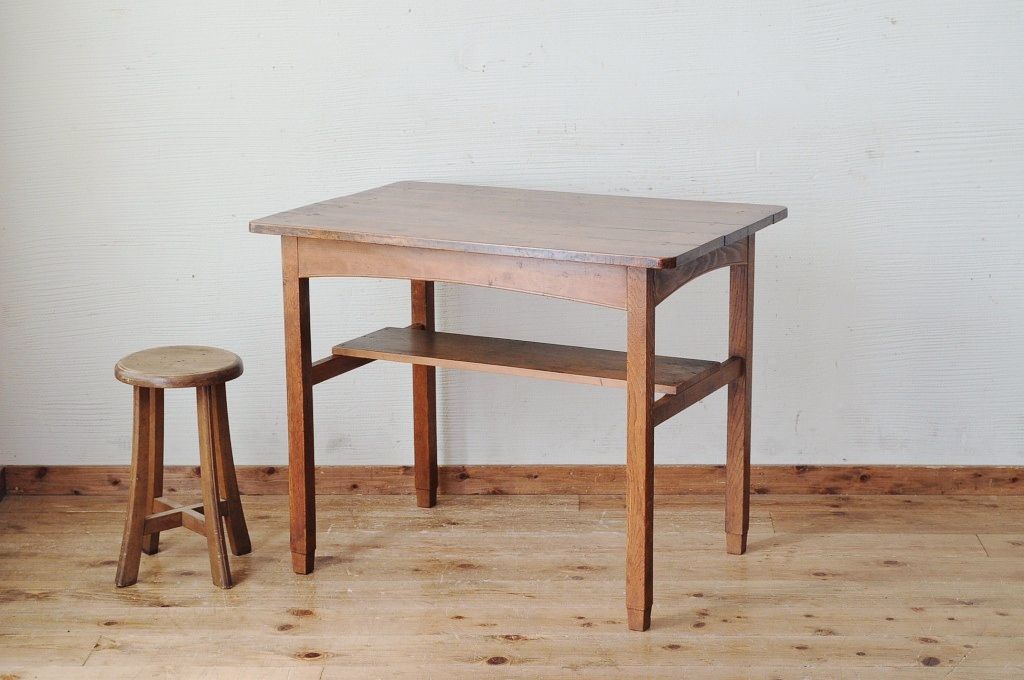 ★古い雑貨屋のレトロな作業台