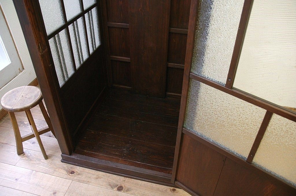 アンティーク雑貨　極上美品!古い色ガラス入りの電話ボックス