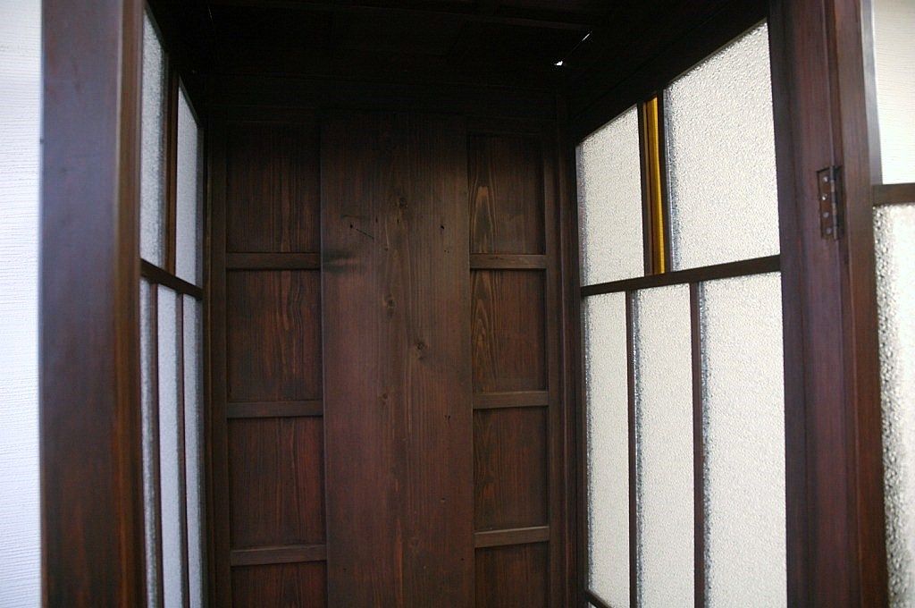アンティーク雑貨　極上美品!古い色ガラス入りの電話ボックス