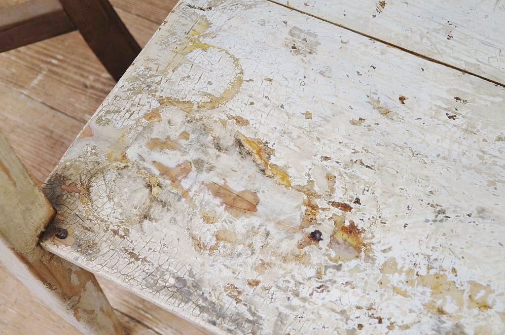 レトロ家具　ペンキの剥げたレトロな作業台