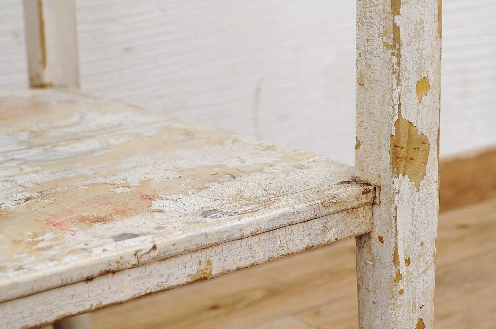 レトロ家具　ペンキの剥げたレトロな作業台