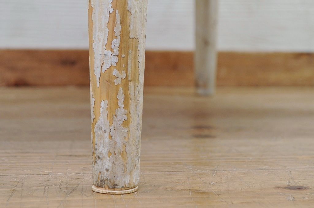 レトロ家具　ペンキの剥げたレトロな作業台