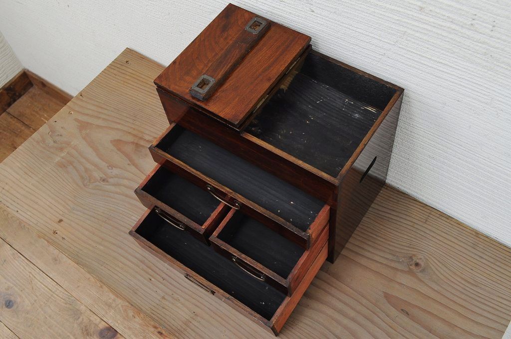アンティーク家具　総栗材!漆の綺麗な時代引き出し箱(化粧箱)