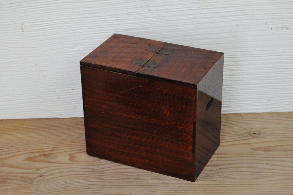 アンティーク家具　総栗材!漆の綺麗な時代引き出し箱(化粧箱)