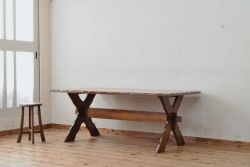 中古美品　コスガ製の上質な無垢材ダイニングテーブル