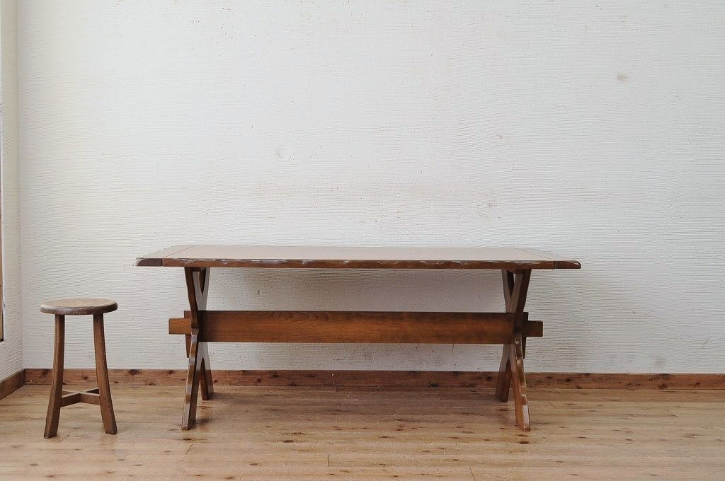 中古美品　コスガ製の上質な無垢材ダイニングテーブル