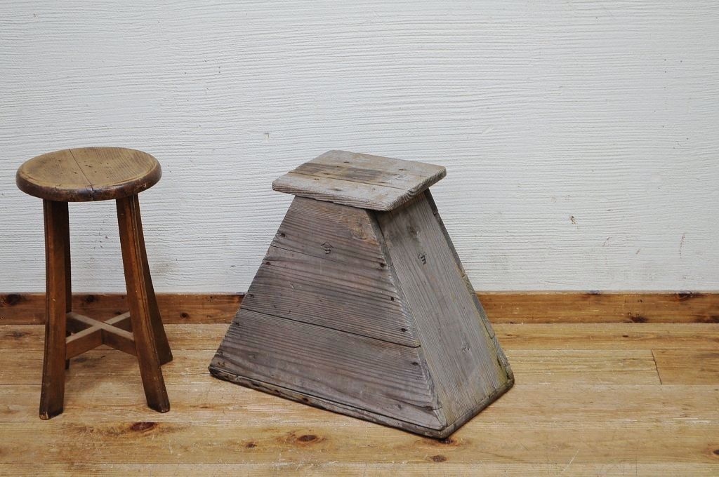 アンティーク雑貨　古い木味の踏み台