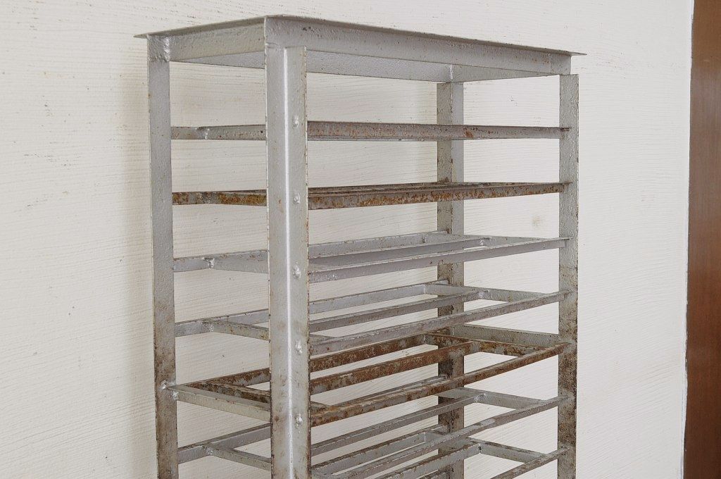アンティーク家具 古いパン屋のアイアンベーカリーラック1 (飾り棚