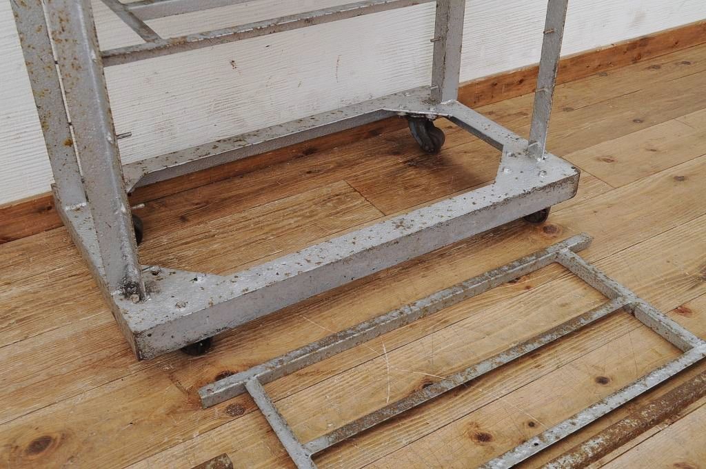 アンティーク家具 古いパン屋のアイアンベーカリーラック1 (飾り棚