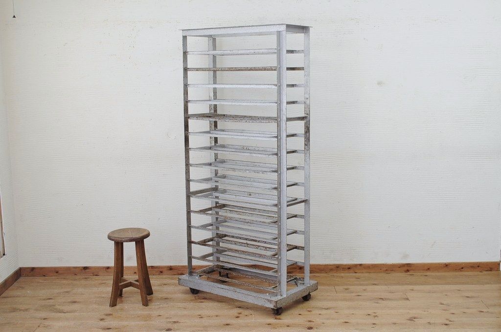 アンティーク家具 古いパン屋のアイアンベーカリーラック1 (飾り棚