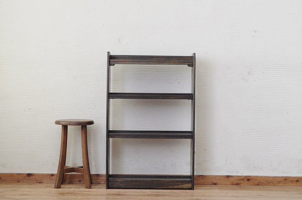 アンティーク家具　古い木のシックな本棚