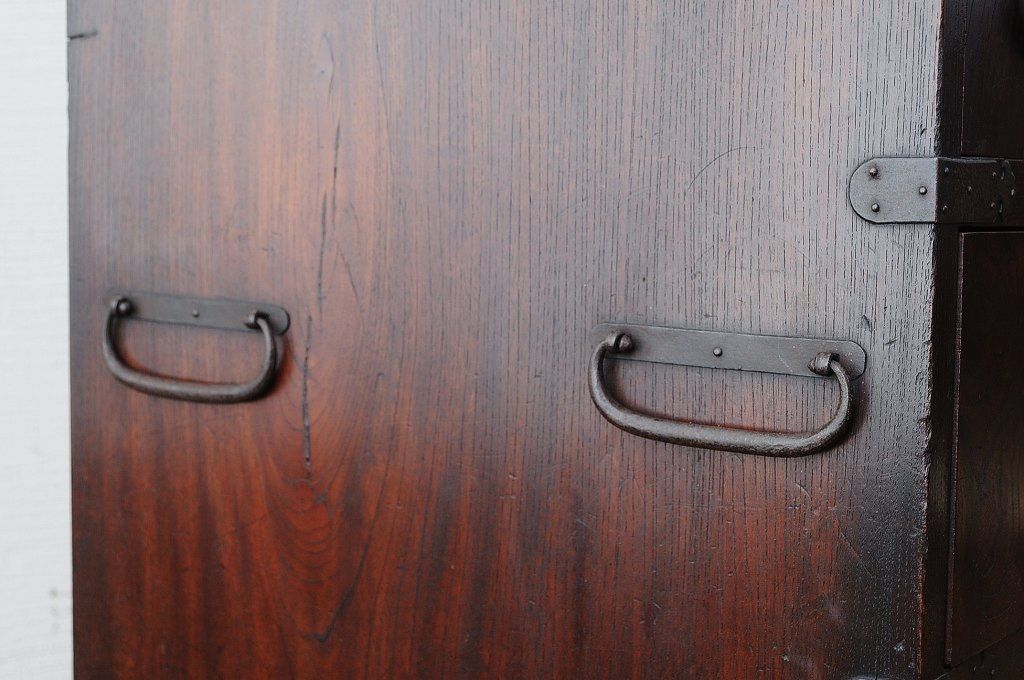 アンティーク家具　三方欅の木目の素晴らしい大振りな帳場箪笥