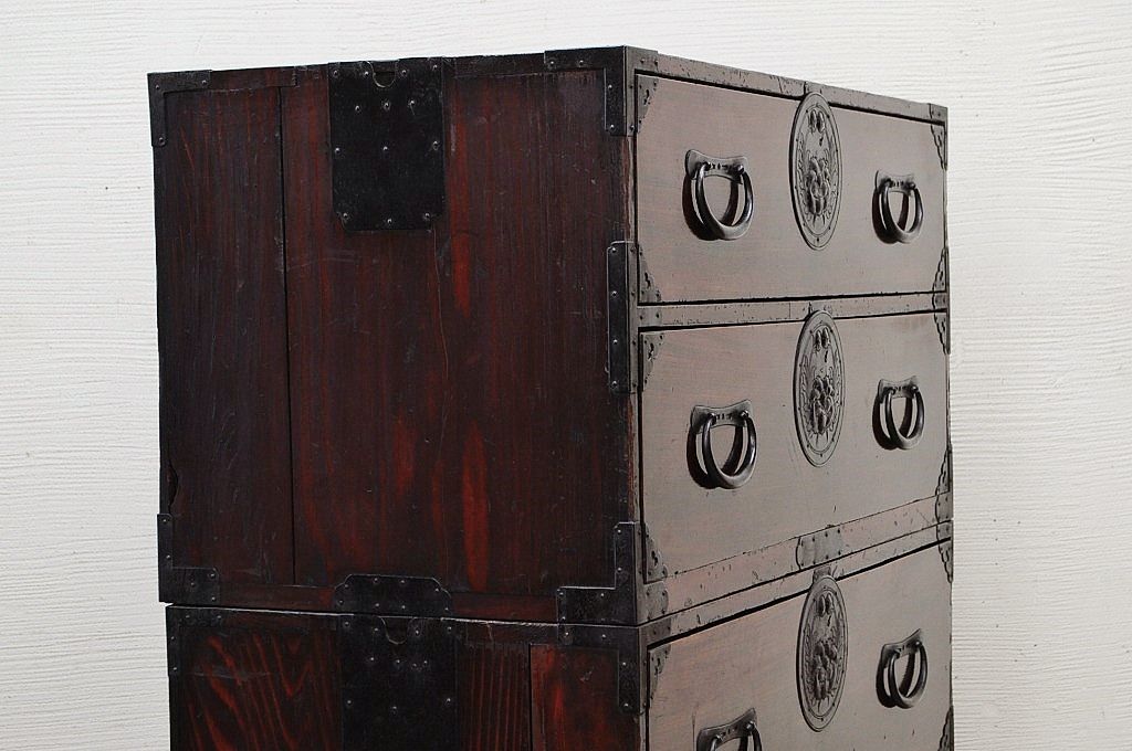 アンティーク家具　極上!前面欅の金具の細工が素晴らしい相馬箪笥