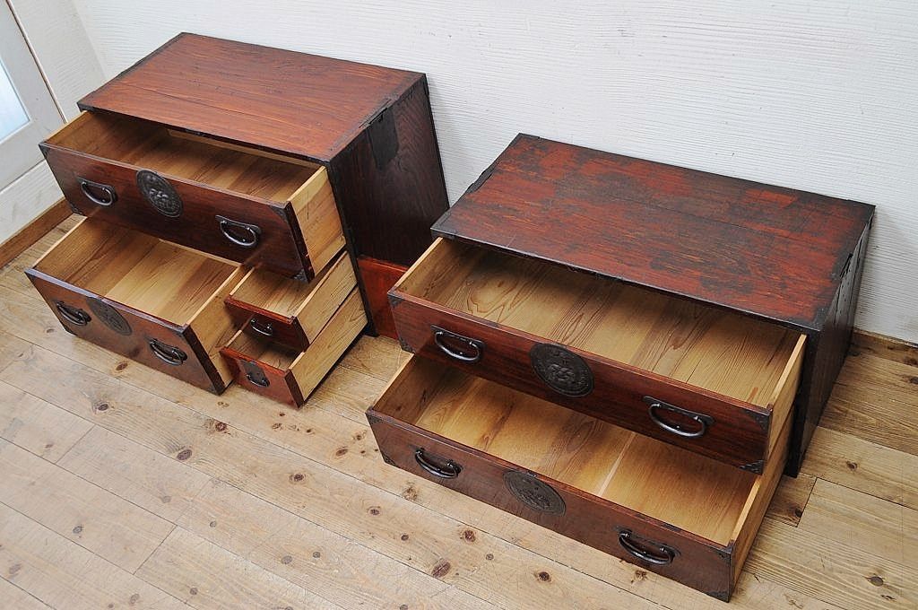 アンティーク家具　極上!前面欅の金具の細工が素晴らしい相馬箪笥
