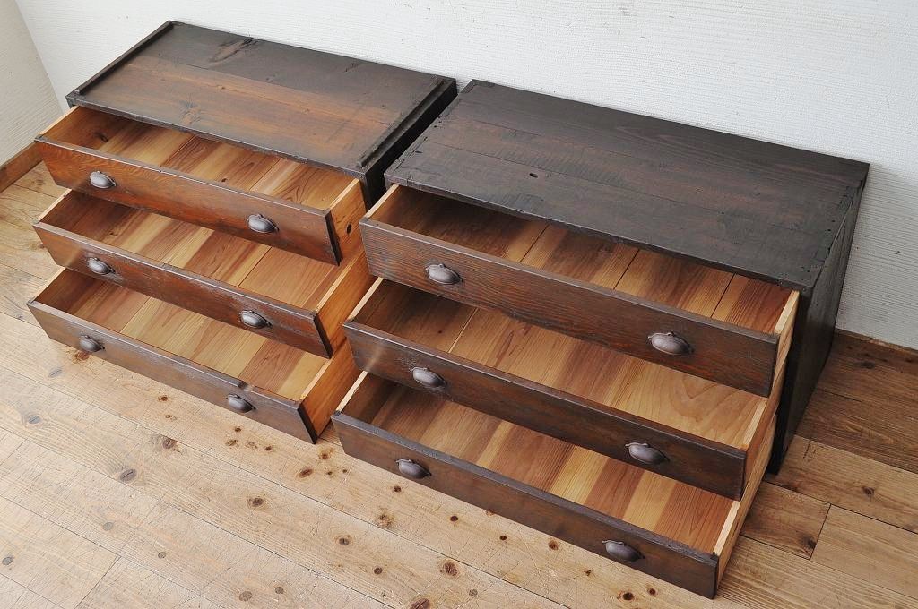 アンティーク家具　素敵なデザイン!古い木のシンプルな二段重ねチェスト