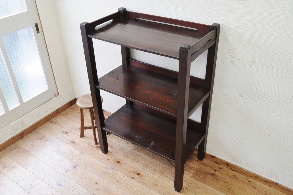 アンティーク家具　★古い木の大振りな脚付き飾り棚