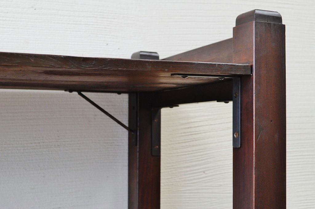 アンティーク家具　★古い木の大振りな脚付き飾り棚