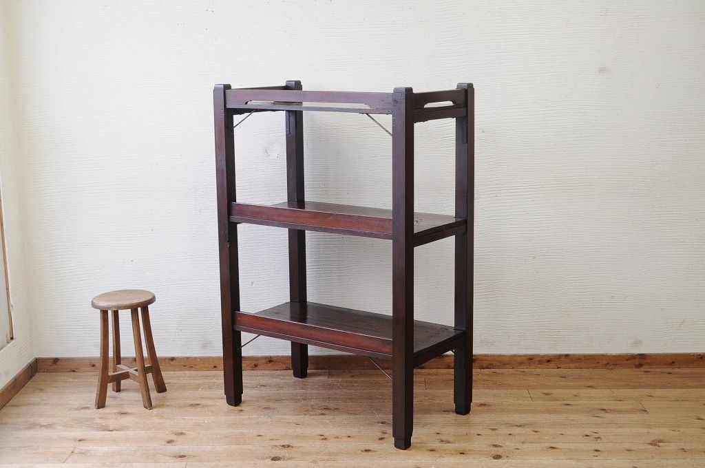 アンティーク家具　★古い木の大振りな脚付き飾り棚