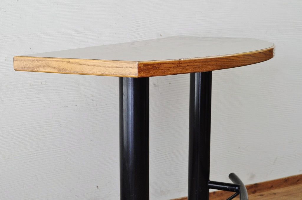 中古　大きな鉄脚のカウンターテーブル(鉄足、机、在宅ワーク、在宅用テーブル、作業台、デスク)