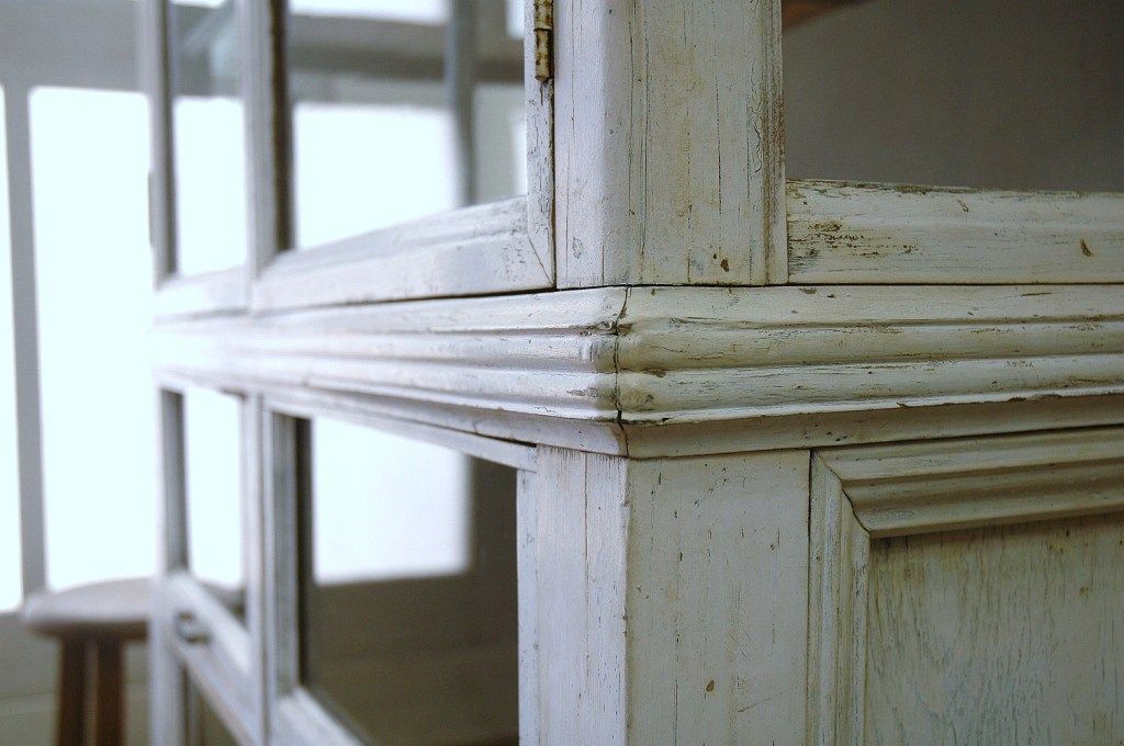 アンティーク家具　◆古い病院の変り型ケビントガラスケース
