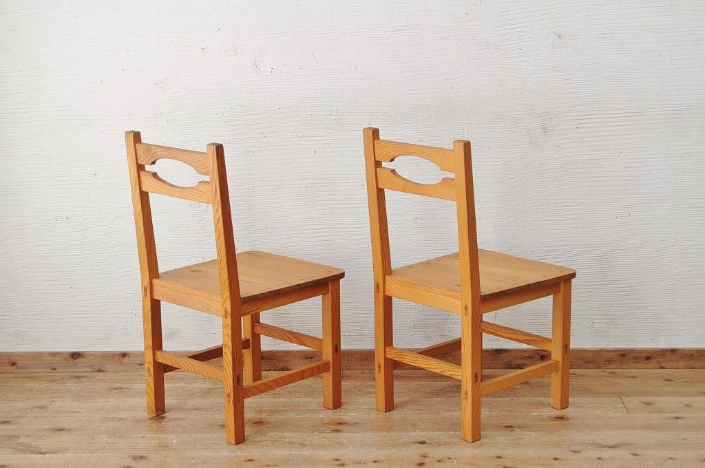 アンティーク家具　1960年代　パイン材のシンプルな椅子2脚セット