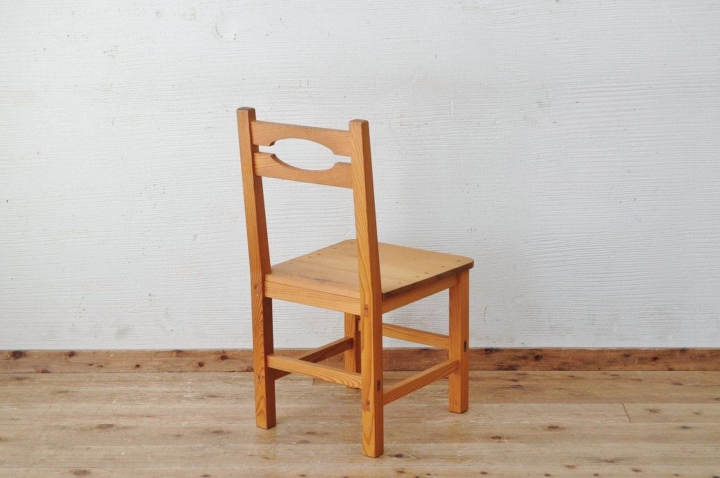 アンティーク家具　1960年代　パイン材のシンプルな椅子1脚