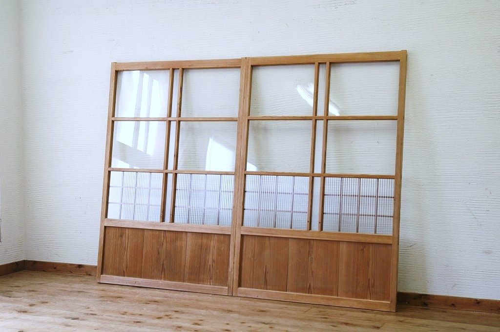 珍品!古い木味のモールガラス引き戸2枚組