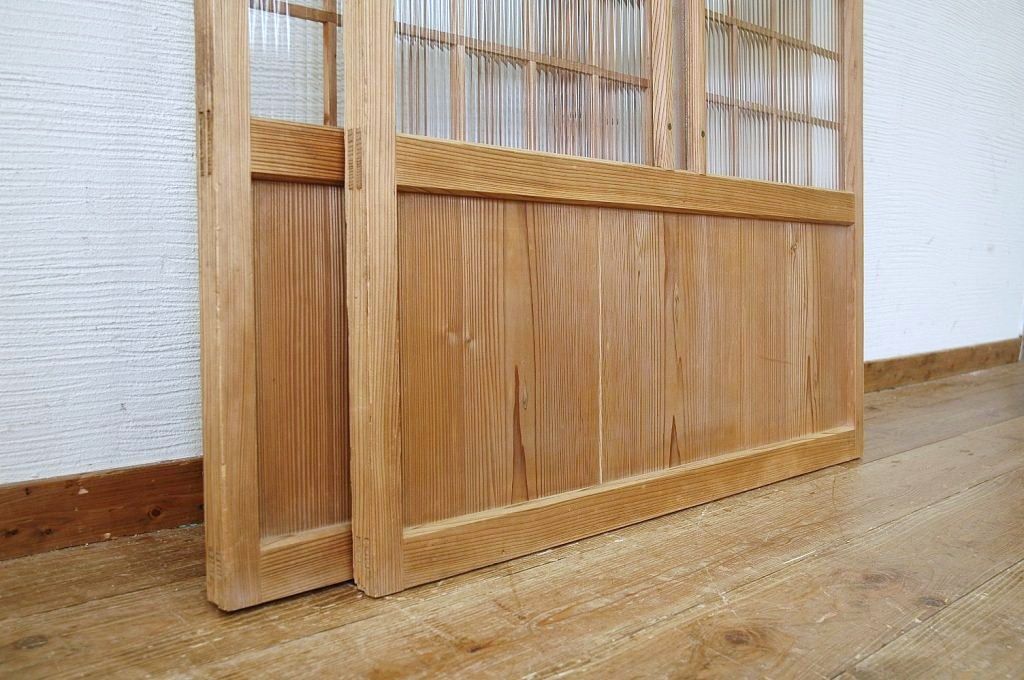 珍品!古い木味のモールガラス引き戸2枚組