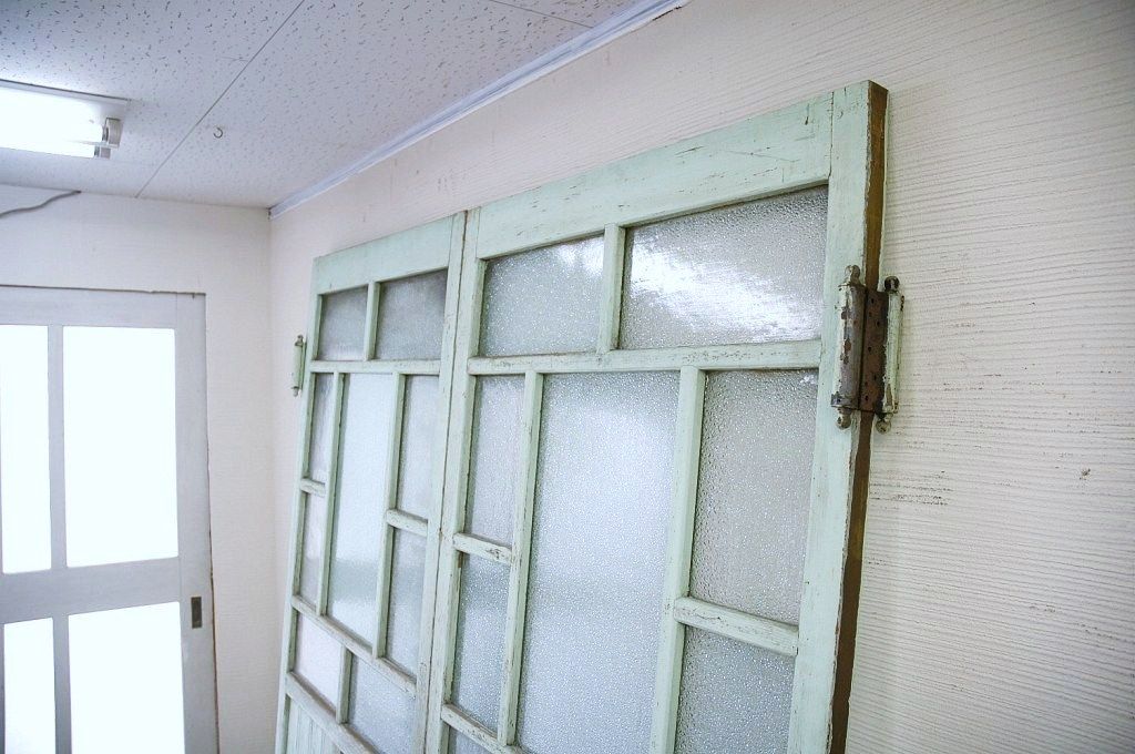 ◆希少!古い郵便局の大きな自由蝶番のガラスドア一対(両開き)　