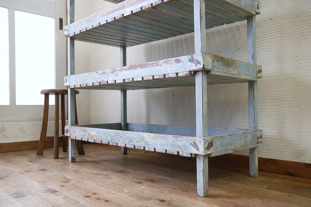 アンティーク家具　素敵な雰囲気!ペンキの剥げたシンプルな陳列棚