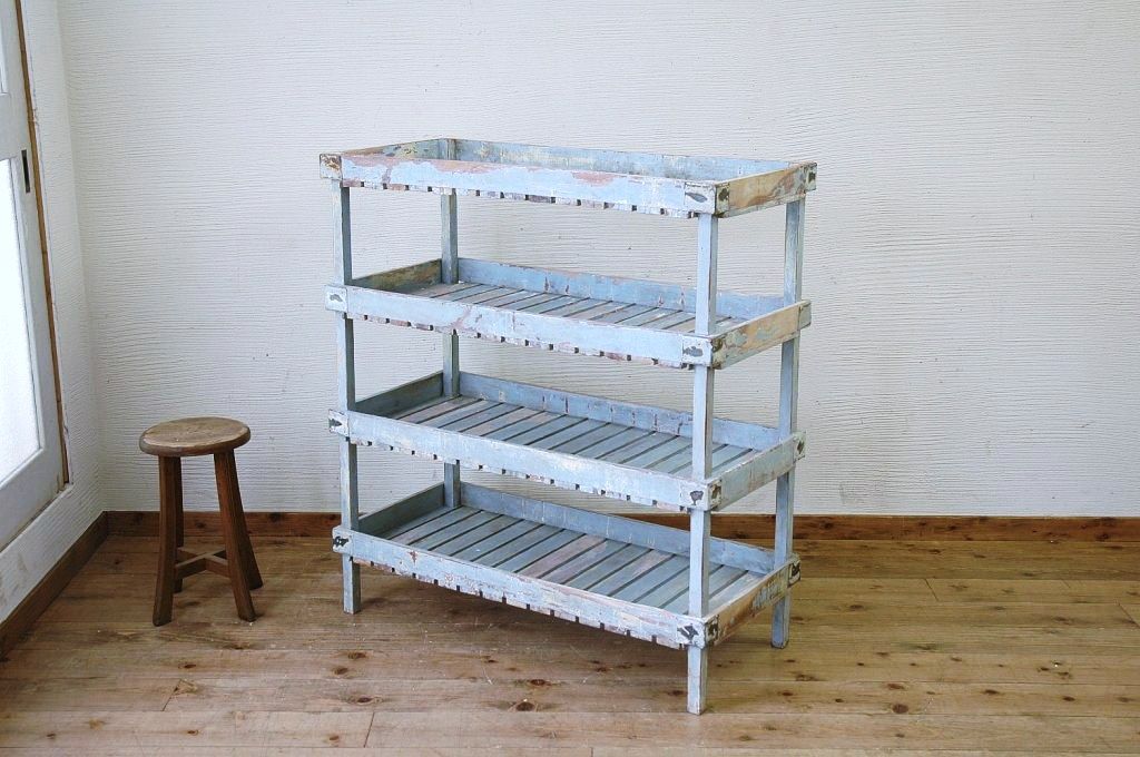 アンティーク家具　素敵な雰囲気!ペンキの剥げたシンプルな陳列棚