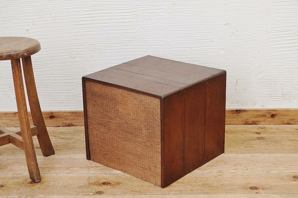 レトロ家具　古い木のレトロな小引き出し