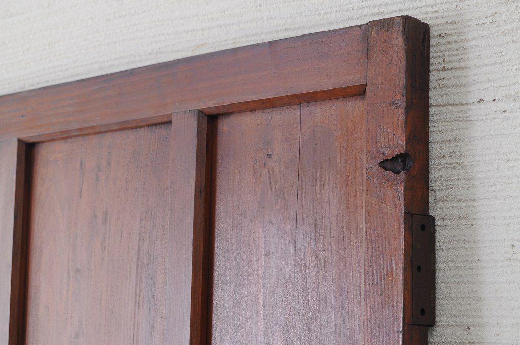 古い木のシンプルな無垢材ドア3