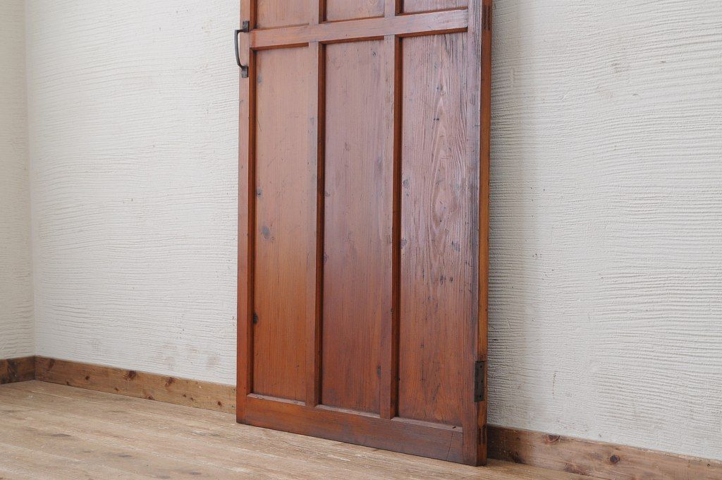 古い木のシンプルな無垢材ドア5