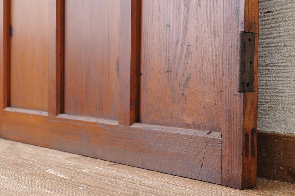 古い木のシンプルな無垢材ドア5